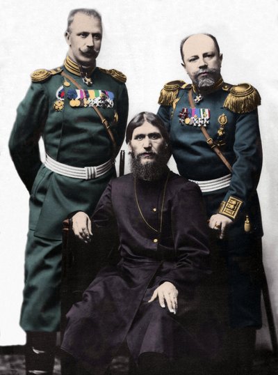 Kaptan von Lohman ve Prens Albay Putyatin ile Rasputin (Rasputin) (1869-1916) olarak bilinen Grigory (Grigory) lefimovich Novykh. (Soldan sağa: Prens Mikhail Putyatin, Grigory Rasputin ve Albay D Loman) by Photographer Russian
