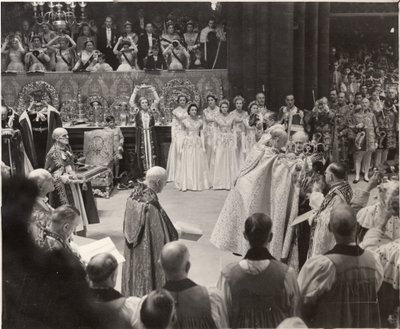 Düşes Mary, taç giyme töreninde Kraliçe II. Elizabeth