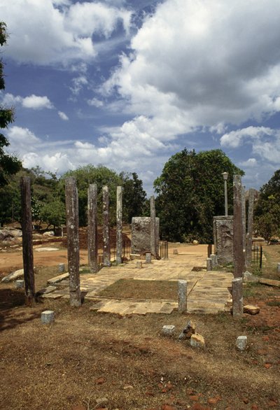 Kalıntı odası, Mihintale, Anuradhapura, Sri Lanka yakınlarında by Blaise Nicolas Le Sueur