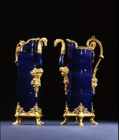 İki Sürahi, c.1767 (bronz süslemeli porselen) by Pierre Gouthière