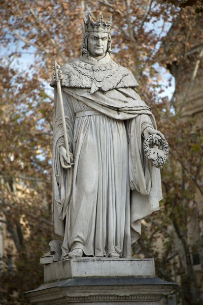Kral Rene Heykeli by Pierre Jean David dAngers