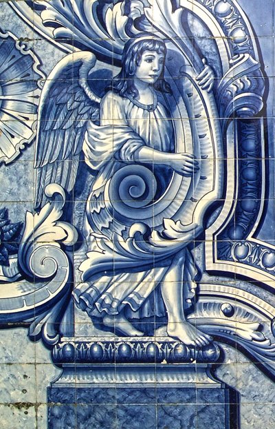 Bir meleği betimleyen dekoratif panel, Lamego, Portekiz. 1738 (seramik karolar) by Portuguese School
