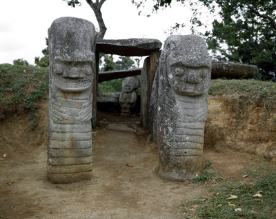 Zoomorfik karyatidlerin megalitik heykeli by Pre-Columbian Pre-Columbian