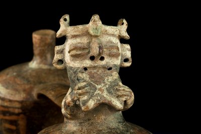 Çift gövdeli ve köprü kulplu seramik / Vicus kültürü (terracotta) by Precolombian Precolombian
