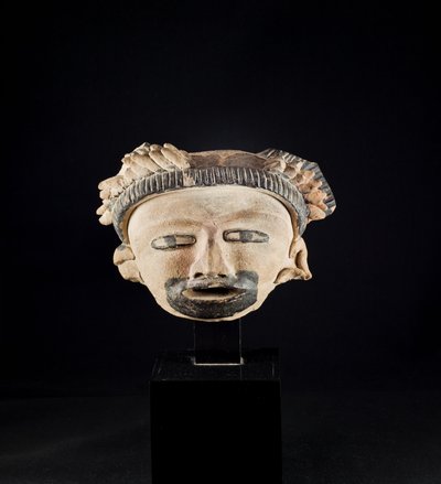 Baş heykelciği / Meksika, Totanaque kültürü (pişmiş toprak) by Precolombian Precolombian