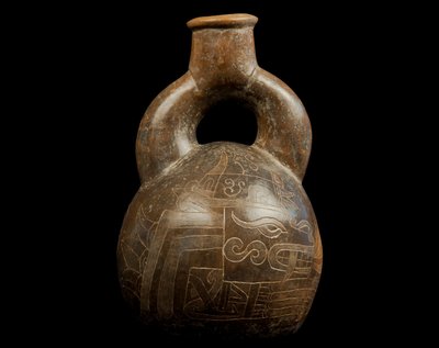 Üzengi kulplu vazo / Culture Chavin (pişmiş toprak) by Precolombian Precolombian