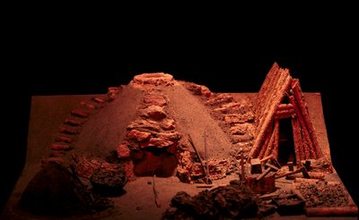 Prehistorya: Bir Demir Çağı demirhanesinin yeniden oluşturulması. Saint Germain en Laye, Eski Eserler Müzesi by Prehistoric Prehistoric
