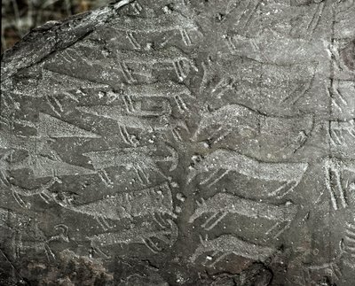 Tarih öncesi, kaya sanatı: hançer, öküz temsillerinin mezar kayası. Bakır çağı. Eneolitik dönem (kalkolitik). Roche no. 1. Cemmo (Brescia) Ulusal Arkeoloji Parkı, Cemmo Kayaları, İtalya by Prehistoric Prehistoric