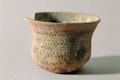 Prehistorya: çan şeklinde vazo. Neolitik (pişmiş toprak) by Prehistoric Prehistoric