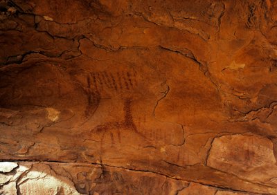 Prehistorya: duvar resmi. Taş Devri 5000-2000 M.Ö. Taghit, Haut plato du Hoggar (Ahaggar), Cezayir by Prehistoric Prehistoric