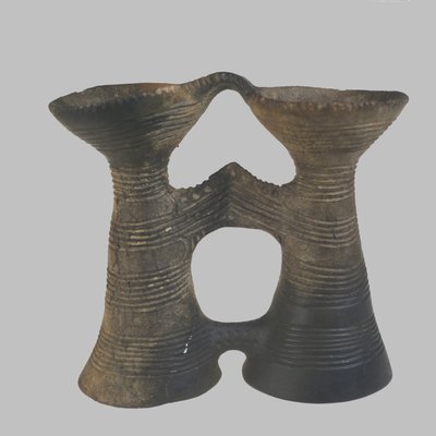 Binoküler Biçimli Gemi, MÖ 4400-4200 by Prehistoric Russian Culture