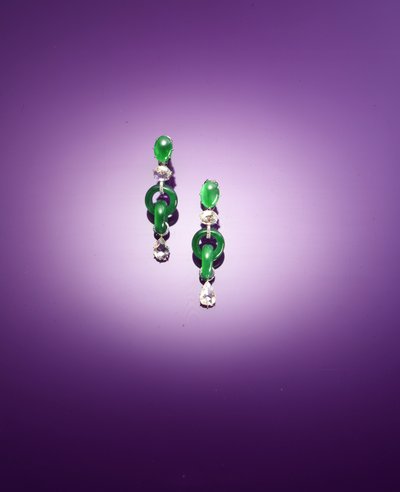 Olağanüstü bir çift halkalı kolye küpe (jadeit ve elmas) by Qing Dynasty Chinese School