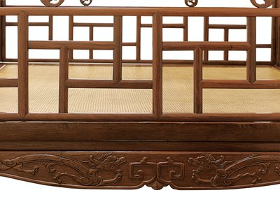 Bir Huanghuali altı direkli sayvanlı yatağın detayı, Jiazichuang Qing Hanedanlığı (ahşap) (ayrıca bkz. 469034) by Qing Dynasty Chinese School