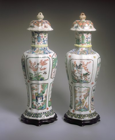Çin İhracatı Çifti Famille Verte Vazolar ve Kapaklar, Kangxi dönemi (1662-1722) (porselen) (ayrıca bkz. 272196) by Qing Dynasty Chinese School