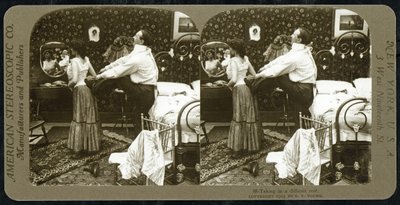American Stereoscopic Company tarafından yayınlanan, bir kadının korse giydiğini gösteren stereoskopik kart by R.Y Young