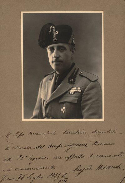 "MVSN- Blackshirts" albümü: Milislerin üniformalı konsolu, 07/1935 (s/b fotoğraf) by R. Petrelli