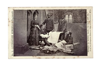 Tom ve Agnes Livingstone, Abdullah Susi, James Chuma ve Horace Waller, Newstead Abbey, İngiltere, Haziran 1874 (albüm baskısı) by R. and Son Allen