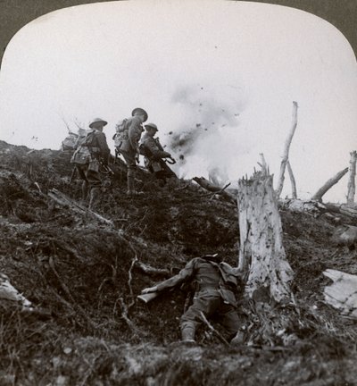 Alman hatlarına saldırmak için No Mans Land boyunca ilerleyin, I. Dünya Savaşı, 1914-1918 by Realistic Travels Publishers