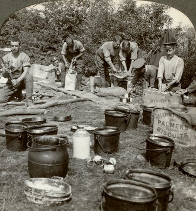 Ordu aşçıları yemek hazırlıyor, Birinci Dünya Savaşı, 1914-1918. by Realistic Travels Publishers