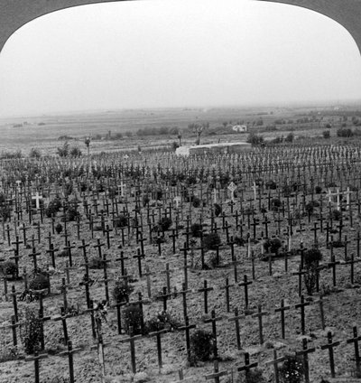Tyne Cot Mezarlığı, Passchendaele Sırtı, Belçika, I. Dünya Savaşı, c1918-1919. by Realistic Travels Publishers