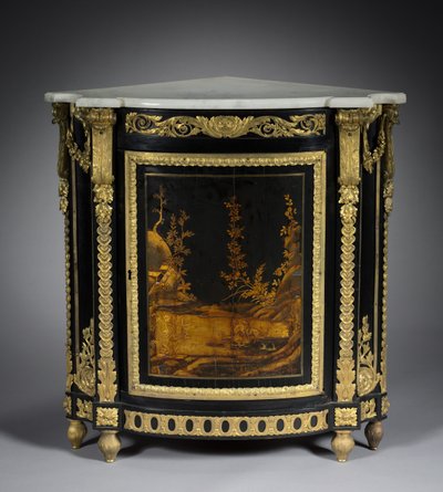 Köşe Dolabı, c.1765-1770 (abanoz kaplama, Japon cilası, yaldızlı bronz yuvalar) by Rene Dubois
