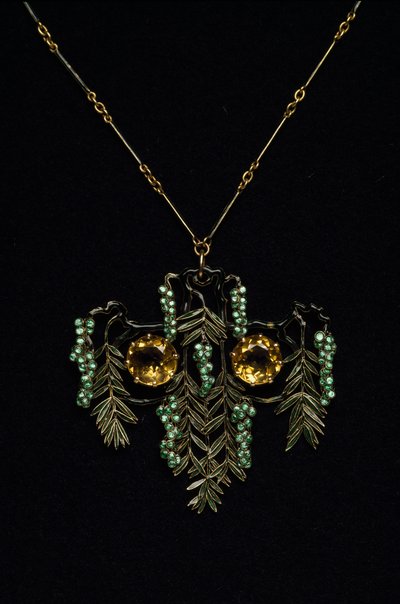 Art Nouveau: altın, topaz ve emaye kolye. Atelier rene Lalique. 1900 Parma, özel koleksiyon by Rene Jules Lalique