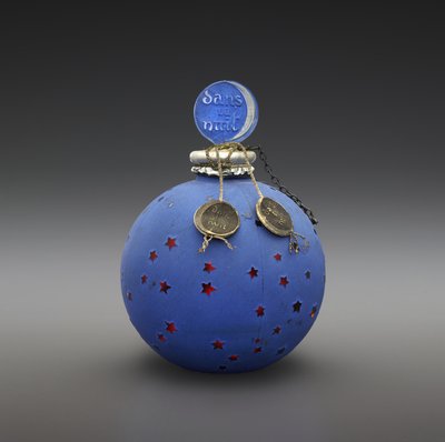 Dans la Nuit, şişe tasarımı 1924, yapımı c.1930 (cam, emaye, kağıt, yaldız ve metalik iplik) by Rene Jules Lalique
