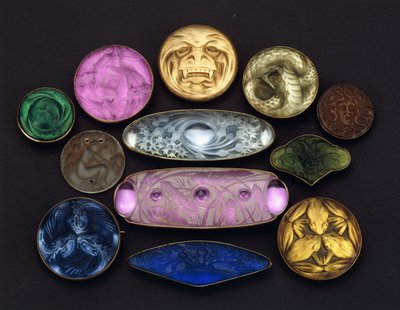Çeşitli cam eşyalar by Rene Jules Lalique