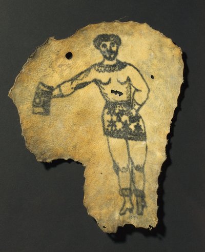 Etekte erkek figürü ile dövmeli insan derisi, muhtemelen Fransız by John Pardon