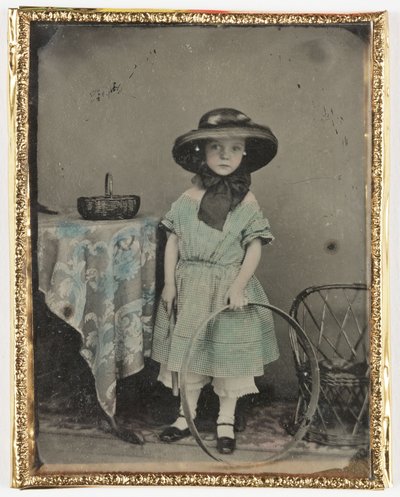 Bir masanın yanında çember tutan bir kızın portresi, c 1840-1890 by John Pardon