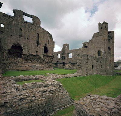 Middleham Kalesi, 12. yüzyıl by Robert Fitzrandolph