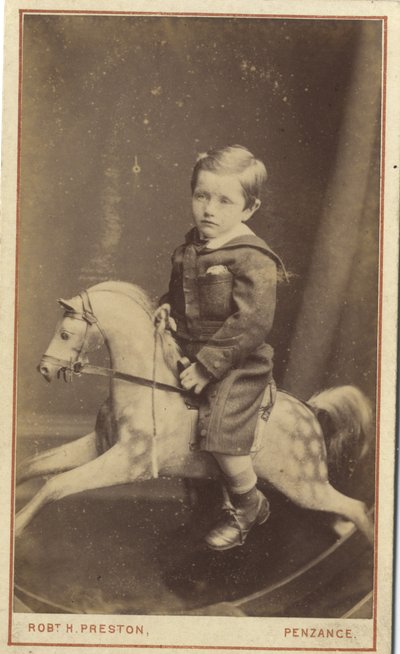 Sallanan bir atın üzerinde oturan genç çocuk, 1870