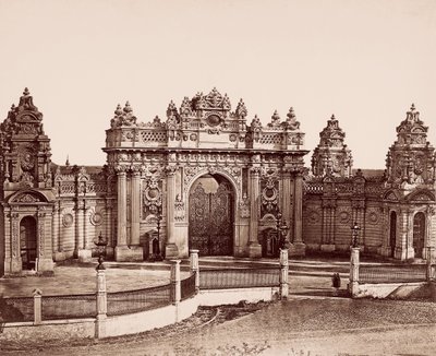 Dolmabahçe Sarayı İmparatorluk Kapısı by Robertson and Beato