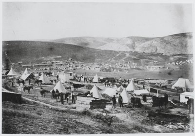 4. (Kraliçenin Kendi Işığı) Ejderhalarının Kampı by Roger Fenton