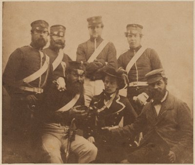 Kantinli iki subay ve dört adam, Kırım, 1855 by Roger Fenton