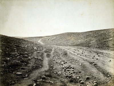 Ölüm Gölgesi Vadisi, Kırım by Roger Fenton