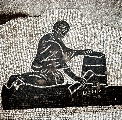 Bir kile dolduran bir işçi (mozaik by Roman