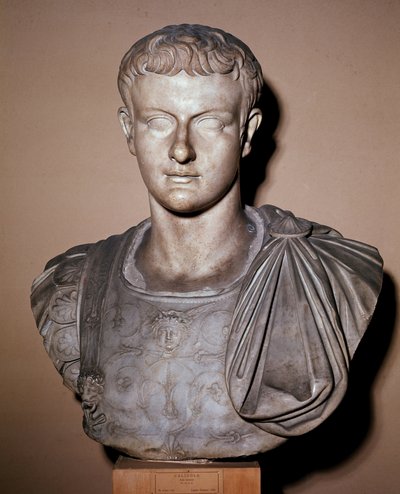 Caligula büstü (mermer heykel by Roman
