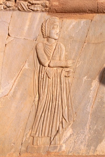 Sabratha, Libya, Tripolitania tiyatrosunun dekoratif sahne kabartmasının yakın çekimi. by Roman