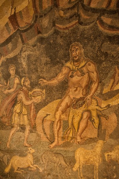 Tepegöz zemin mozaiği, Villa Romana del Casale, Piazza Armerina, Sicilya, İtalya (fotoğraf) by Roman
