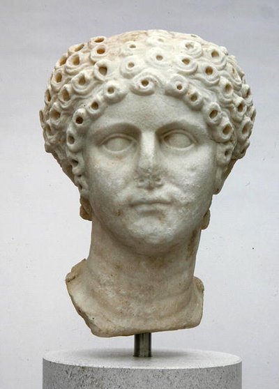 Bir kadının başı, muhtemelen Agrippina Minor, MS 50 dolayları (mermer) by Roman