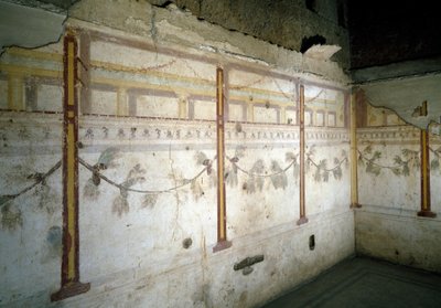 Çam çelenklerinin fresklerinin iç görünümü by Roman