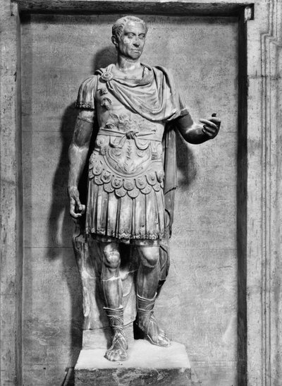 Julius Caesar (MÖ 100-44) (mermer) (s/b fotoğraf) by Roman