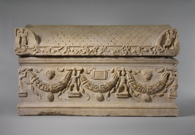 Çelenkli mermer lahit, MS 200–225 dolayları (mermer) by Roman
