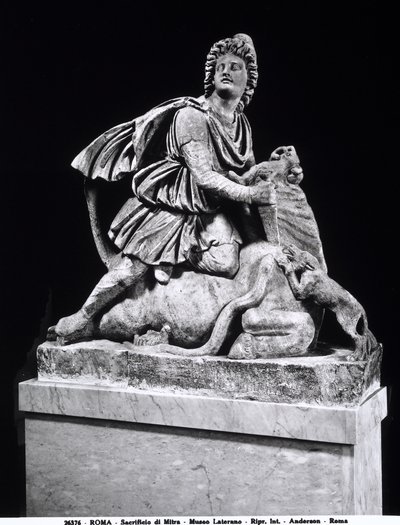 Mithras boğayı öldürürken (mermer) by Roman
