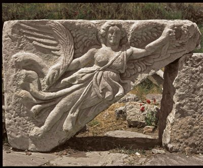 Nike. 2. yüzyılın alçak kabartma kanadı by Roman