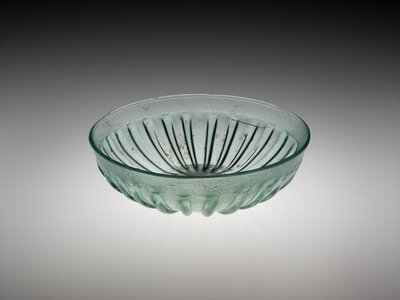 Oluklu cam kase, AD 100-200 (kalıp üfleme ve kesme cam) by Roman
