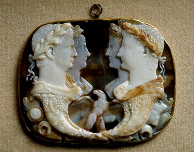 Roma Sanatı: Onyx camee (Gemma Claudia), imparatorluk çiftleri Claude (Tiberius Claudius Drusus) (M.Ö. aynı Germanicus (15 BC-19 AD) C) by Roman