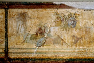 Roma Sanatı: “”Tiyatro Maskeli Natürmort”” Detay. MÖ 25-19 civarında fresk Dim 23 cm Roma, Ulusal Roma Müzesi (veya Terme) by Roman