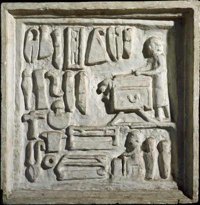 Roma sanatı: “” farklı aletlerle bir bina veya atölye içi””” Alçak kabartma. 1. yüzyıl. Roma, Museo della Civilta Romana by Roman